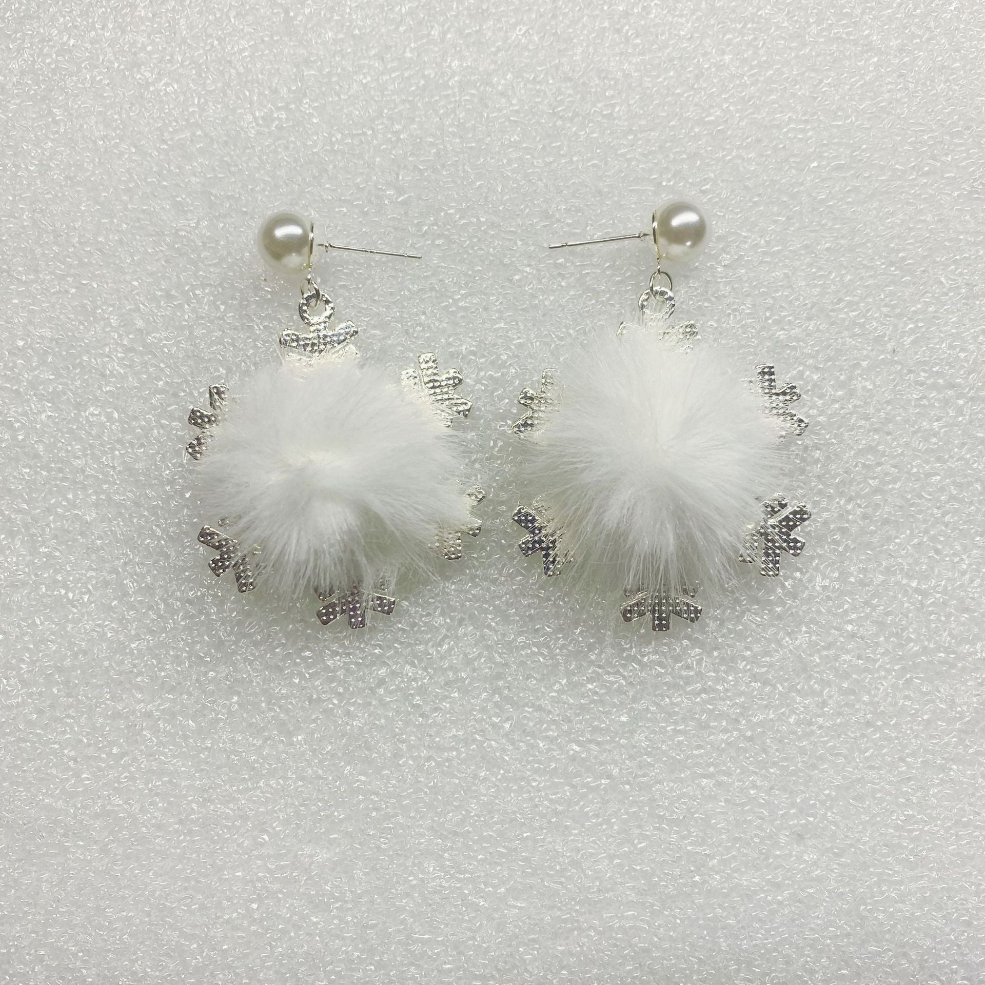 Christmas Snowflake Earrings ❄️💎🤍 - ZenAura
